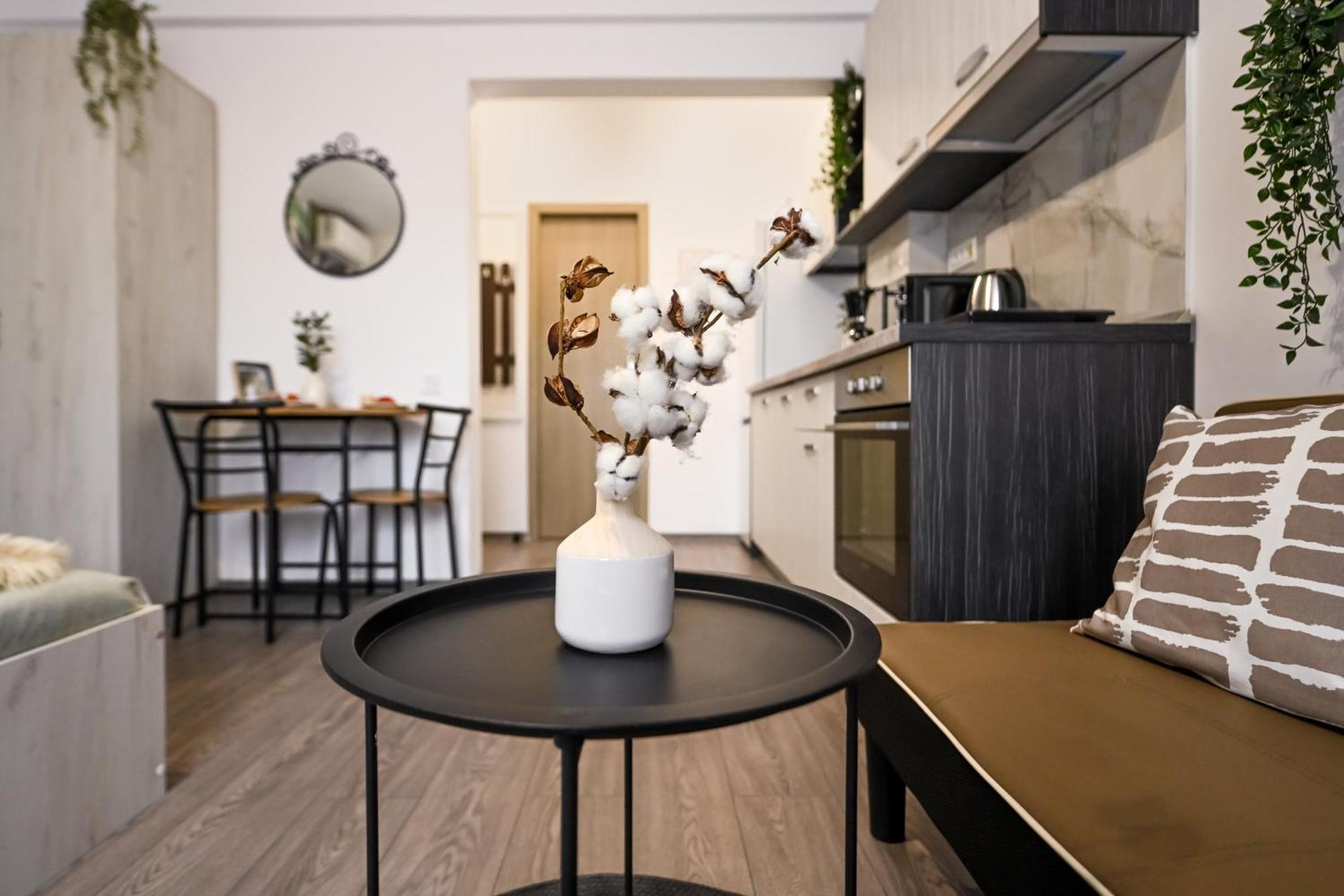Old Town Charm - Modern & Comfortable Accommodation In The Heart Of The City Bucureşti Ngoại thất bức ảnh