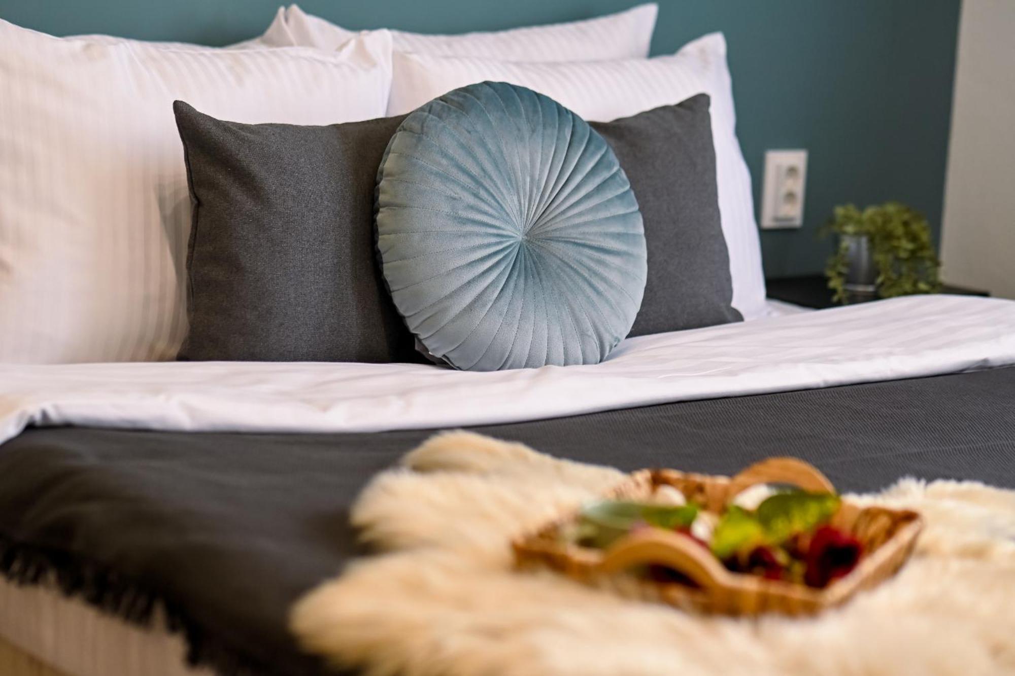 Old Town Charm - Modern & Comfortable Accommodation In The Heart Of The City Bucureşti Ngoại thất bức ảnh