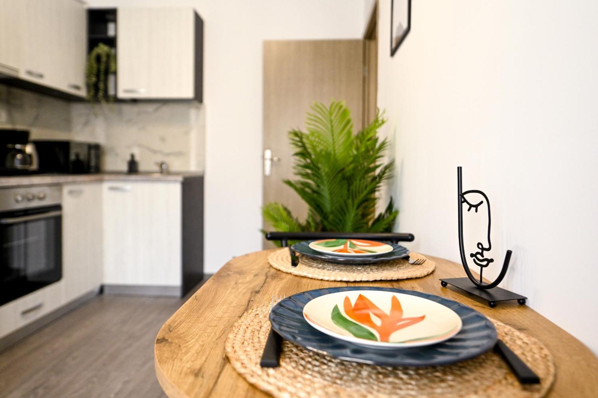 Old Town Charm - Modern & Comfortable Accommodation In The Heart Of The City Bucureşti Ngoại thất bức ảnh