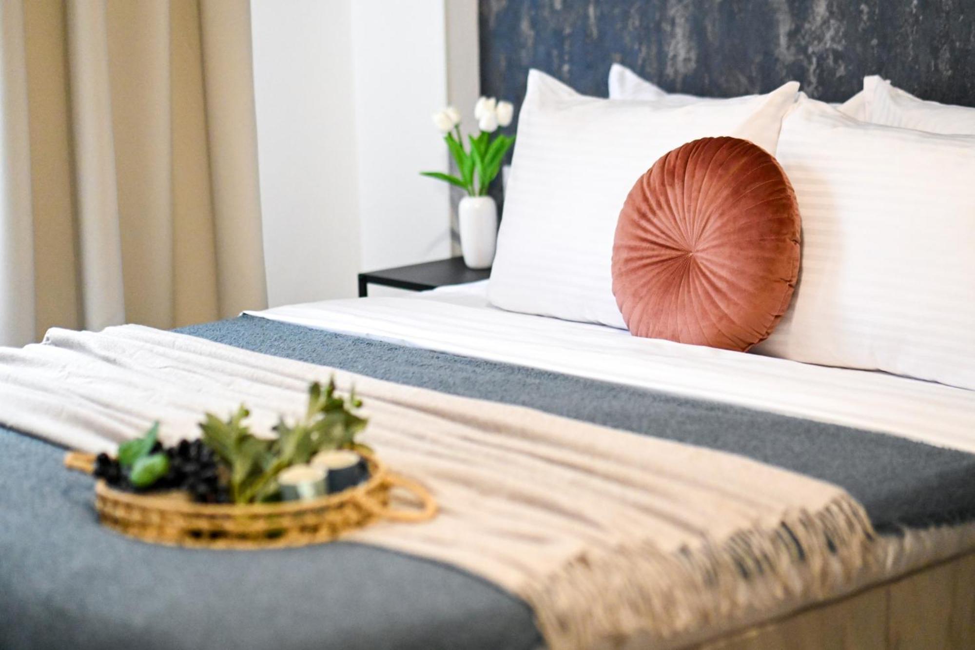 Old Town Charm - Modern & Comfortable Accommodation In The Heart Of The City Bucureşti Ngoại thất bức ảnh